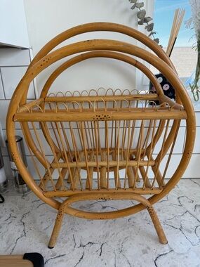 VINTAGE RATTAN MAGAZINE RACK 
HANDY USEFUL COTTAGE CORE FUNCTIONAL ORGANISATION